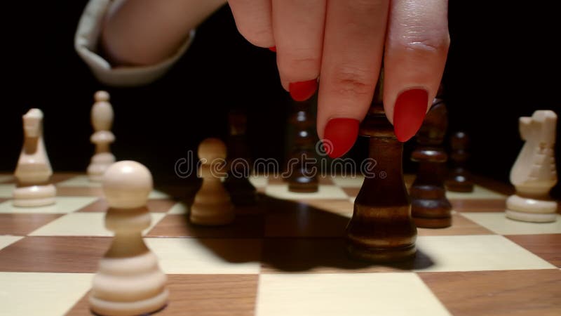 O Peão Captura a Rainha. Peças De Xadrez Num Tabuleiro De Xadrez. Conceito  De Negócio Video Estoque - Vídeo de rivalidade, rainha: 210347981