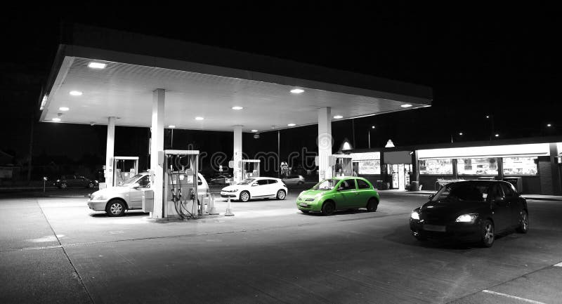 Va la benzina/stazione di servizio verdi dell'automobile