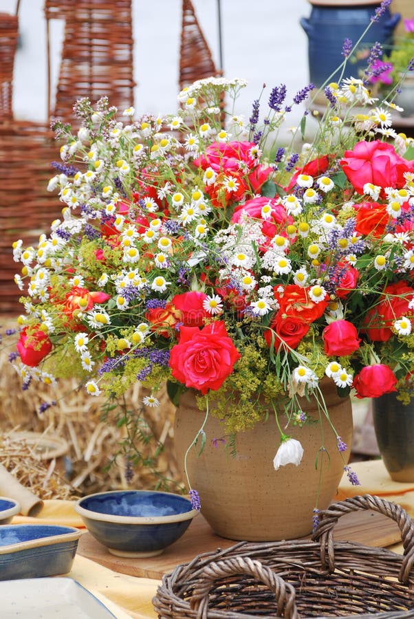 Vaas van bloemen royalty-vrije stock foto's Vaas van bloemen royalty-vrije stock foto's