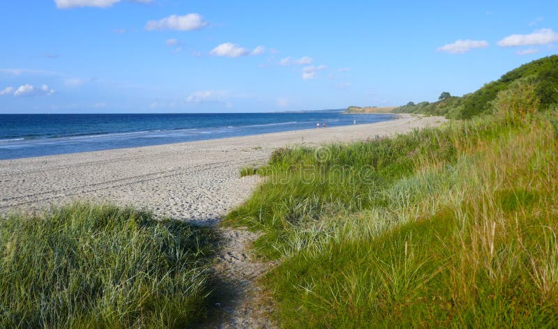 Vacaciones junto al mar, en la costa del Mar Báltico Larga playa de arena de Sehlendorf / Blekendorf, Schleswig-Holstein, Alemani imagen de archivo libre de regalías Vacaciones junto al mar, en la costa del Mar Báltico Larga playa de arena de Sehlendorf / Blekendorf, Schleswig-Holstein, Alemani imagen de archivo libre de regalías