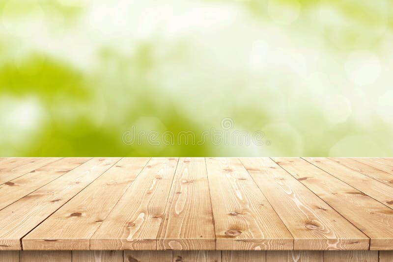 Vacie la tabla de madera en un sol para la colocación o el montaje del producto foto de archivo libre de regalías Vacie la tabla de madera en un sol para la colocación o el montaje del producto foto de archivo libre de regalías