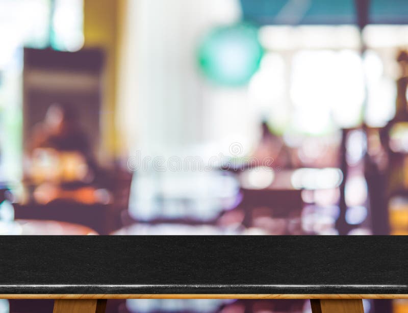 Vacie la tabla de mármol negra y el fondo borroso de la luz del bokeh del café foto de archivo Vacie la tabla de mármol negra y el fondo borroso de la luz del bokeh del café foto de archivo