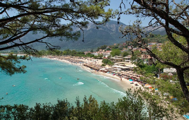 Vacker syn på golden strand från skala potamia och ipsarion berttassos ögreece royaltyfri fotografi