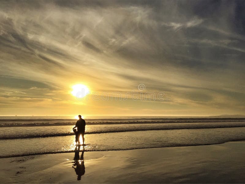 Vader And Son Together bij het Strand royalty-vrije stock afbeelding Vader And Son Together bij het Strand royalty-vrije stock afbeelding