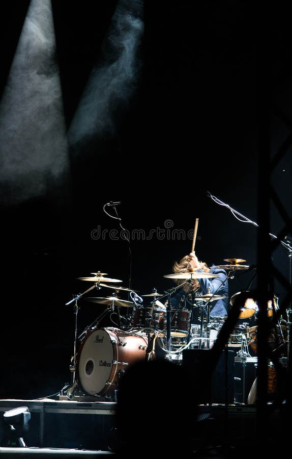 Vagem Kosirem de Cechy, República Checa 8 de setembro de 2017 Concerto da faixa popular checa popular CECHOMOR Baterista Lukas Pa imagem de stock royalty free Vagem Kosirem de Cechy, República Checa 8 de setembro de 2017 Concerto da faixa popular checa popular CECHOMOR Baterista Lukas Pa imagem de stock royalty free