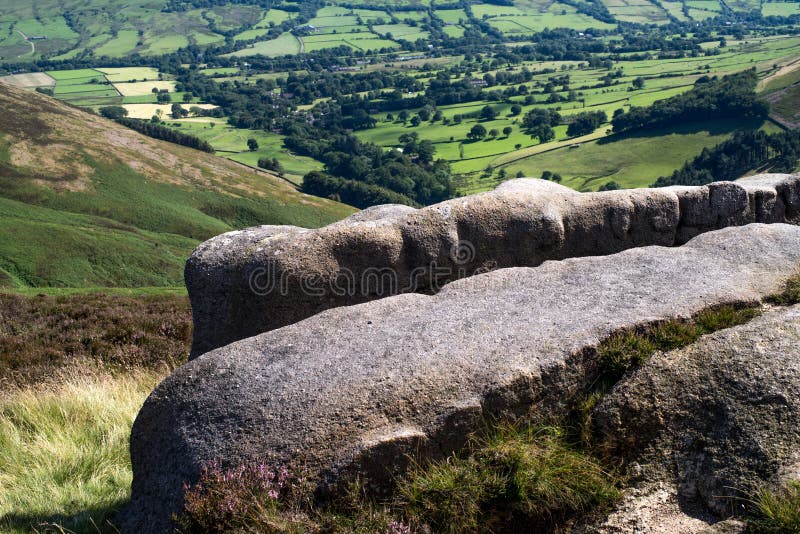 Vagga bildande på hoppdalen i den maximala områdesnationalparken, Derbyshire arkivfoton Vagga bildande på hoppdalen i den maximala områdesnationalparken, Derbyshire arkivfoton