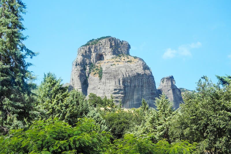 Vagga med den tomma enslinggrottan greece meteora arkivfoto Vagga med den tomma enslinggrottan greece meteora arkivfoto