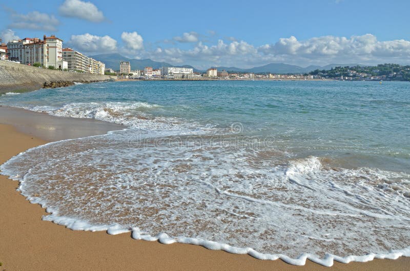 Vague Sur La Plage De SaintJeanDe Luz Photo stock éditorial Image