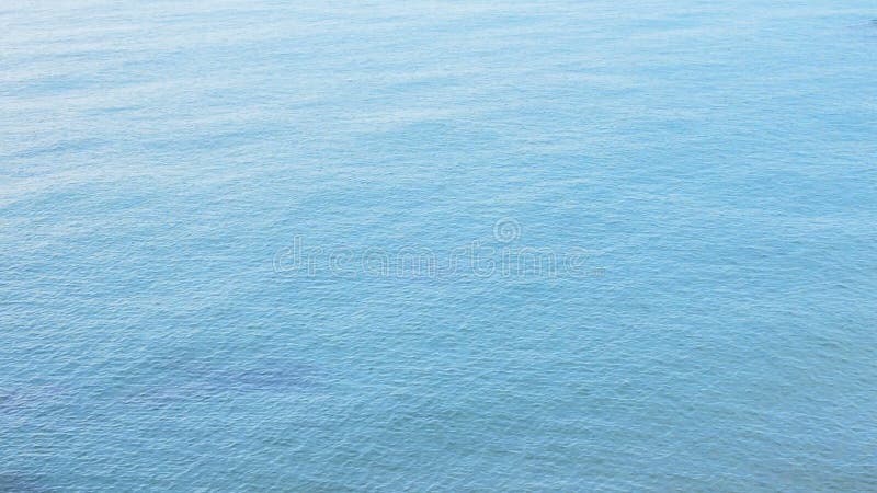 Vagues de mer calme bleue