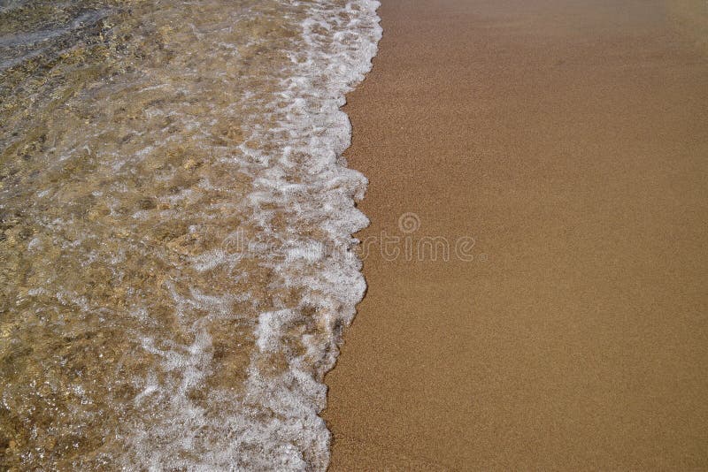Download Vagues Enroulant Sur Le Rivage Arénacé Image stock - Image du littoral, côte: 77160853