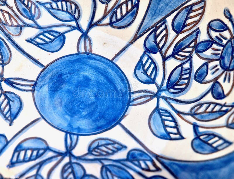 Vaisselle typique dans des couleurs lumineuses du Portugal photo stock Vaisselle typique dans des couleurs lumineuses du Portugal photo stock