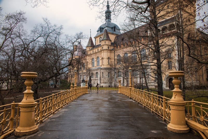 Vajdahunyad kasztel w Budapest w jesieni zdjęcie stock Vajdahunyad kasztel w Budapest w jesieni zdjęcie stock