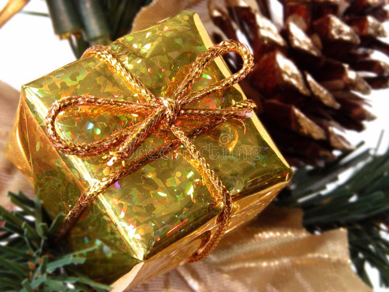 Vakantie & Seizoengebonden: De kleine Gouden Doos van de Gift stock afbeeldingen Vakantie & Seizoengebonden: De kleine Gouden Doos van de Gift stock afbeeldingen