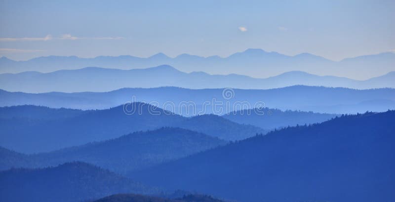 Vale das montanhas imagens de stock Vale das montanhas imagens de stock