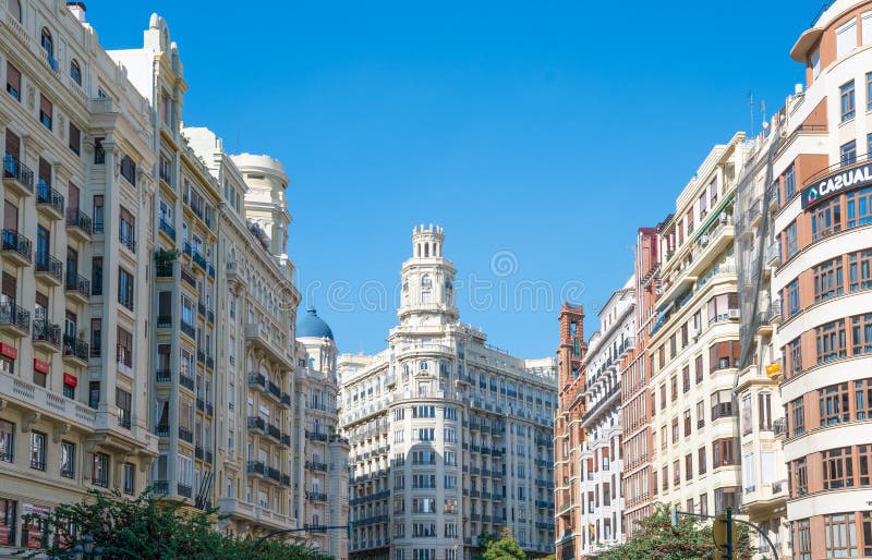 Valence et ses architectures antiques et ultramodernes photographie stock Valence et ses architectures antiques et ultramodernes photographie stock