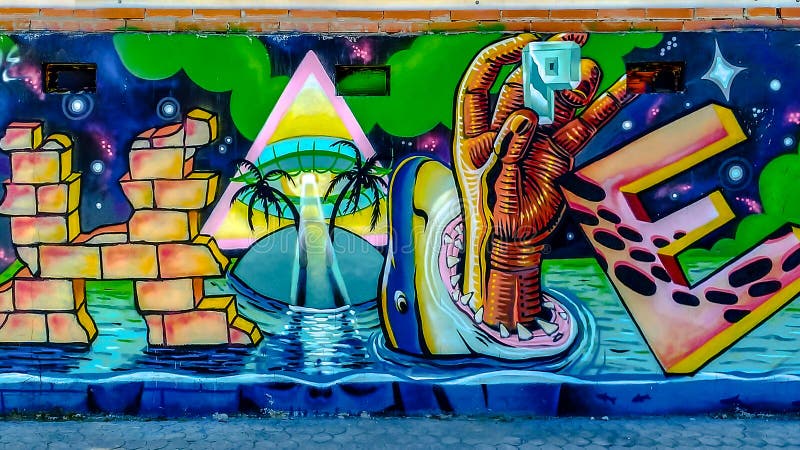 Valencia, Spagna - gennaio 2019: Graffiti originali variopinti sulla parete di una costruzione, disegno della via, grande fondo i fotografie stock libere da diritti Valencia, Spagna - gennaio 2019: Graffiti originali variopinti sulla parete di una costruzione, disegno della via, grande fondo i fotografie stock libere da diritti