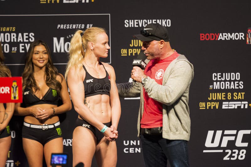 Valentina Shevchenko Interview Editorial Stock Photo - Image of chicago,  fight: 150479378