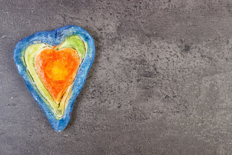 Valentine-hart van zout deeg, symbool wordt gemaakt van liefde, exemplaarruimte voor tekst die royalty-vrije stock afbeelding Valentine-hart van zout deeg, symbool wordt gemaakt van liefde, exemplaarruimte voor tekst die royalty-vrije stock afbeelding