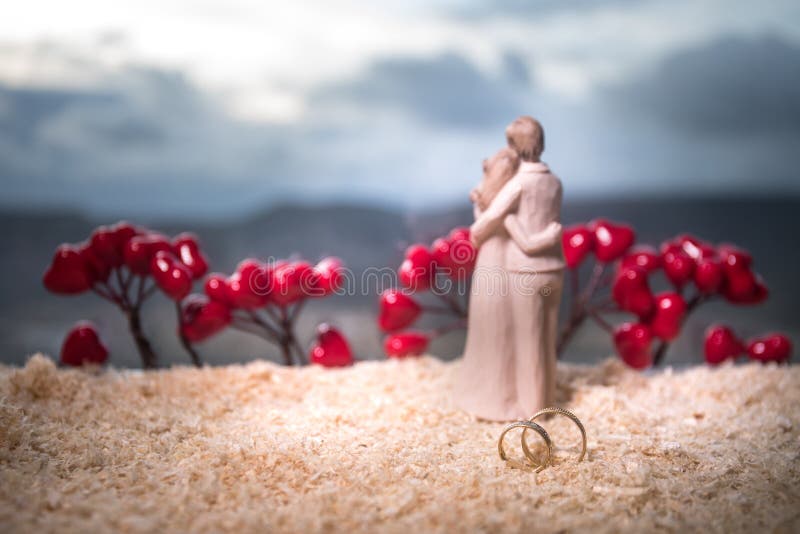 Valentines Day Love Concept. Figurine of Married Couple Hugging , Couple in  Love and Pre-wedding Background Concept Stock Image - Image of little,  close: 138672155