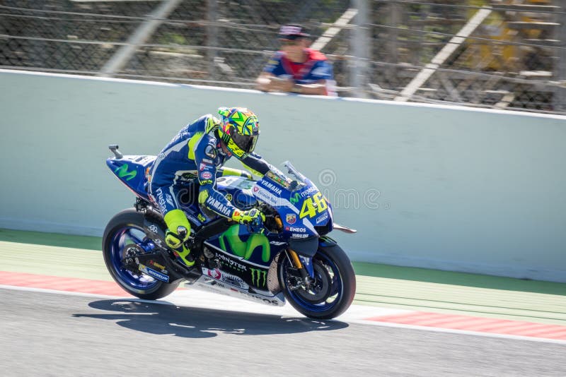 Valentino Rossi A L Energie 16 De Monstre Motogp De Catalunya A Barcelone Font Le Tour Le 3 Juin 16 Photo Stock Editorial Image Du Juin Rouge Valentino Rossi A L Energie 16 De Monstre Motogp De Catalunya A Barcelone Font Le Tour Le 3 Juin 16 Photo Stock Editorial Image Du Juin Rouge