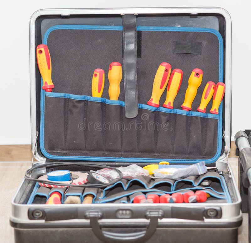 Valise D'électricien Avec Des Outils Image stock - Image du réparation,  professionnel: 77507243