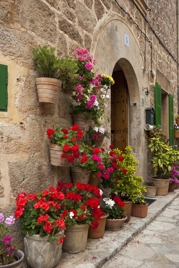 Ressort Et Décoration De Fleurs De Pâques De Vieille Chambre, Espagne,  L'Europe Photo stock - Image du lanterne, cour: 37959410