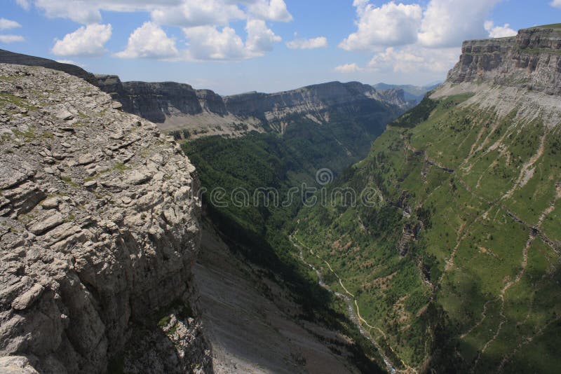 Valle de Ordesa en Aragón los Pirineos imágenes de archivo libres de regalías Valle de Ordesa en Aragón los Pirineos imágenes de archivo libres de regalías