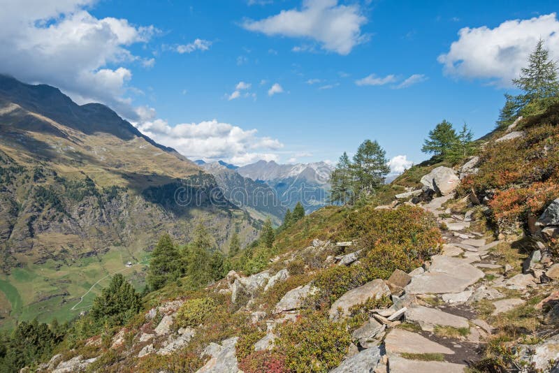 Valle de Passeier, montañas italianas, el Tyrol verdadero, cerca del pueblo de montaña Pfelders fotos de archivo libres de regalías Valle de Passeier, montañas italianas, el Tyrol verdadero, cerca del pueblo de montaña Pfelders fotos de archivo libres de regalías