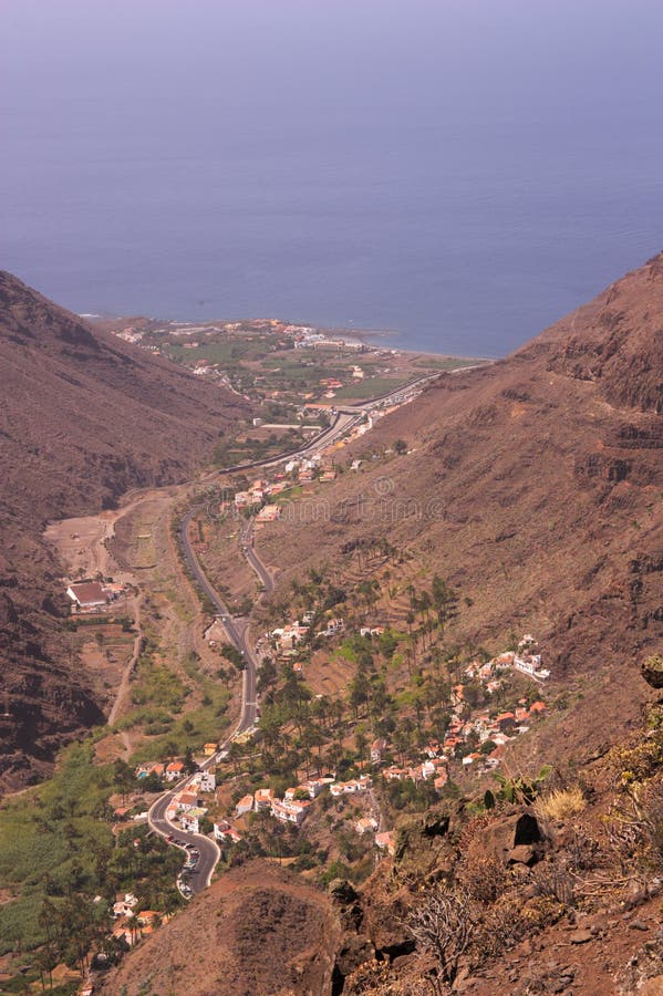 Valle Gran Rey du haut de la montagne photographie stock Valle Gran Rey du haut de la montagne photographie stock