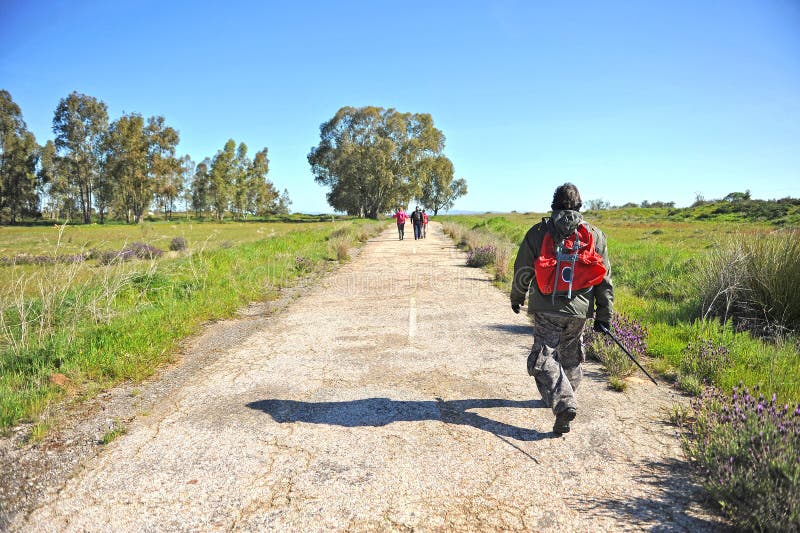 Vallfärdar på vägen till Santiago, via de la Plata, landskap av Badajoz, Spanien royaltyfri foto Vallfärdar på vägen till Santiago, via de la Plata, landskap av Badajoz, Spanien royaltyfri foto