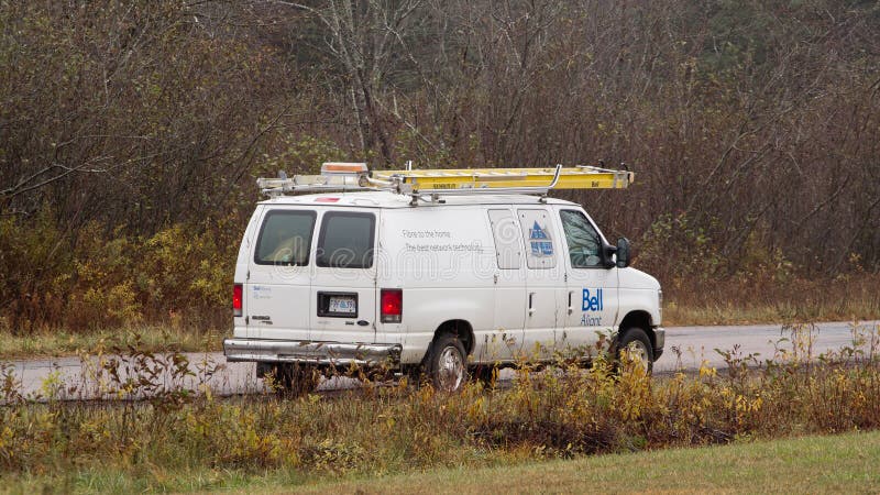Vallée agréable, Canada - 1er novembre 2018 : Fourgon de service garé de Bell Aliant Bell Aliant inc. est une société de communic photo stock Vallée agréable, Canada - 1er novembre 2018 : Fourgon de service garé de Bell Aliant Bell Aliant inc. est une société de communic photo stock
