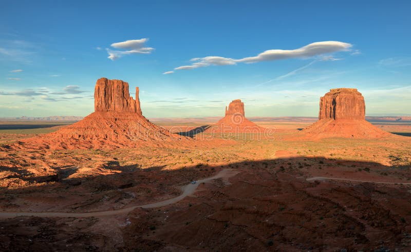 Vallée de monument, canyon de désert aux Etats-Unis photographie stock libre de droits Vallée de monument, canyon de désert aux Etats-Unis photographie stock libre de droits