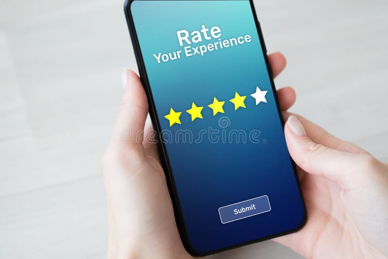 Valore sus estrellas del estudio cinco de la satisfacción del cliente de la experiencia en la pantalla del teléfono móvil Concept imagen de archivo Valore sus estrellas del estudio cinco de la satisfacción del cliente de la experiencia en la pantalla del teléfono móvil Concept imagen de archivo