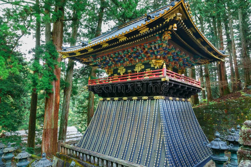Valstorn (Koro) på Taiyuinbyo - mausoleet av Tokugawa Iemitsu royaltyfria foton Valstorn (Koro) på Taiyuinbyo - mausoleet av Tokugawa Iemitsu royaltyfria foton