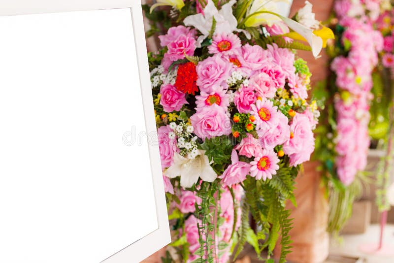 Van de boeket roze bloemen en foto kaderwit