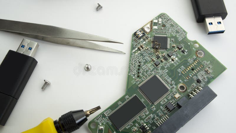 van de de condensatorspaander van de kringsraad het concept van de de schroevedraaierhardware royalty-vrije stock fotografie van de de condensatorspaander van de kringsraad het concept van de de schroevedraaierhardware royalty-vrije stock fotografie