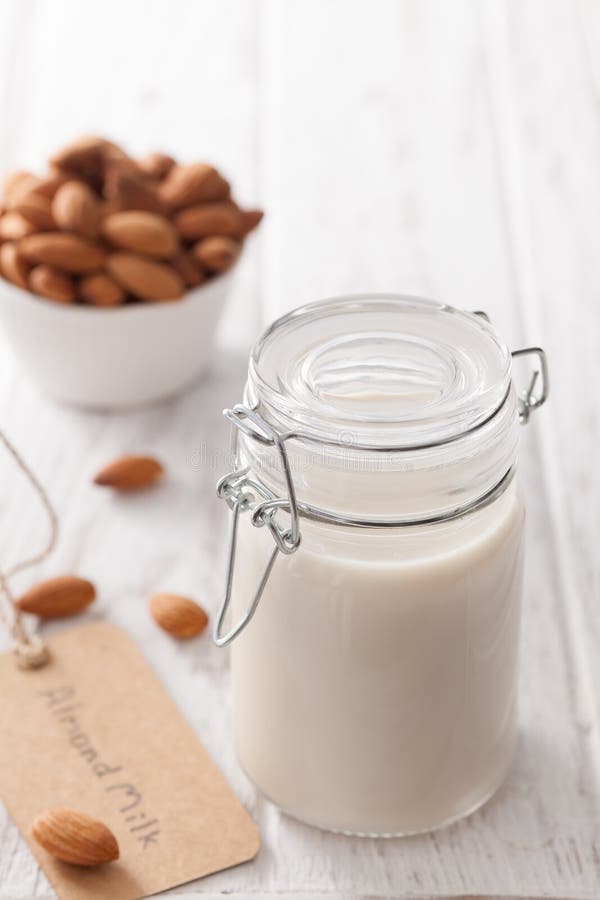Van de de nootveganist van de amandelmelk de organische gezonde vegetarische drank royalty-vrije stock foto's Van de de nootveganist van de amandelmelk de organische gezonde vegetarische drank royalty-vrije stock foto's