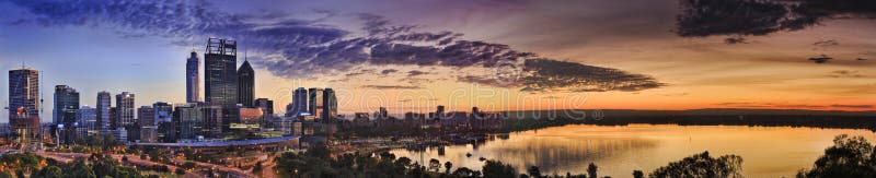 Van de het Parkcbd Rivier van Perth de gele zonsopgang royalty-vrije stock afbeeldingen Van de het Parkcbd Rivier van Perth de gele zonsopgang royalty-vrije stock afbeeldingen