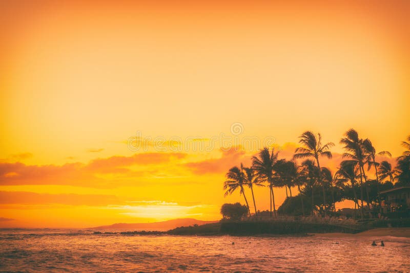 Van de het strandzonsondergang van Hawaï het landschap van het de zomerparadijs royalty-vrije stock afbeeldingen Van de het strandzonsondergang van Hawaï het landschap van het de zomerparadijs royalty-vrije stock afbeeldingen