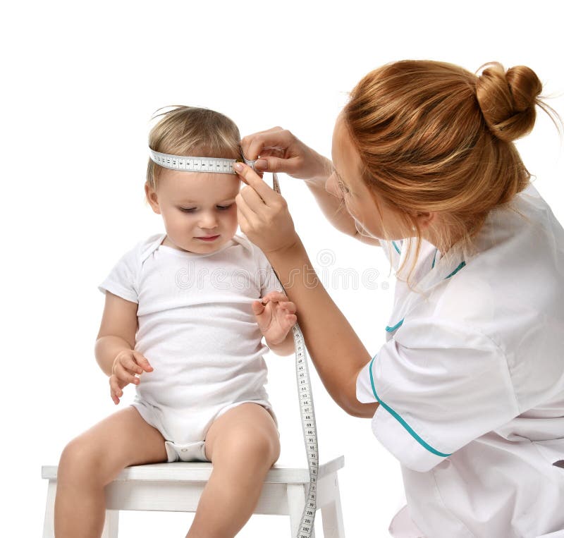 Van de de maatregelenzuigeling van de artsenpediater van de het kindbaby het hoofd van het de peuterjonge geitje met meetlint op royalty-vrije stock afbeeldingen Van de de maatregelenzuigeling van de artsenpediater van de het kindbaby het hoofd van het de peuterjonge geitje met meetlint op royalty-vrije stock afbeeldingen