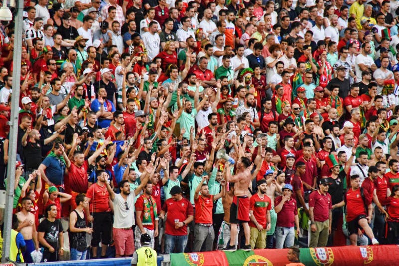 Van de Voetbalventilators van Portugal de Portugese Euro 2016 royalty-vrije stock afbeelding Van de Voetbalventilators van Portugal de Portugese Euro 2016 royalty-vrije stock afbeelding
