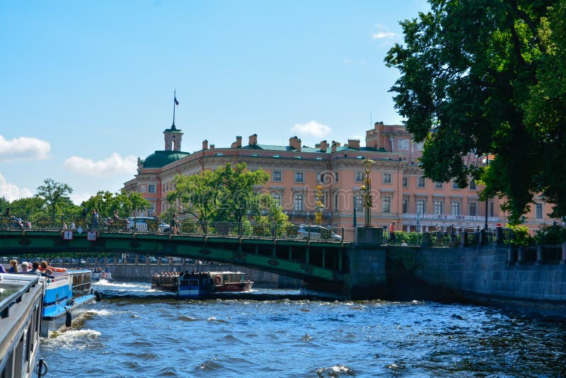 Van de de Zomertijd van Rusland, St. Petersburg de toneelmening stock foto Van de de Zomertijd van Rusland, St. Petersburg de toneelmening stock foto