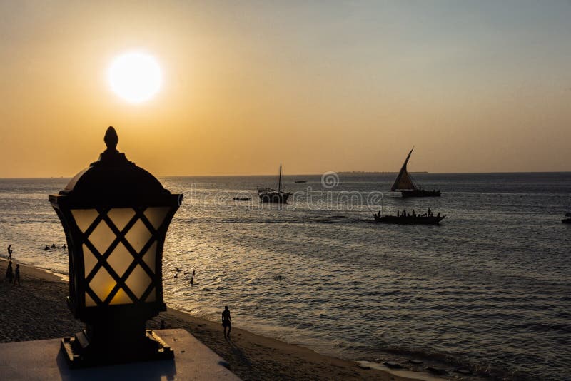 Van de de zonsondergangsteen van Indische Oceaan van de Stadsunguja Zanzibar het Eiland Tanzania Afrika royalty-vrije stock afbeeldingen Van de de zonsondergangsteen van Indische Oceaan van de Stadsunguja Zanzibar het Eiland Tanzania Afrika royalty-vrije stock afbeeldingen