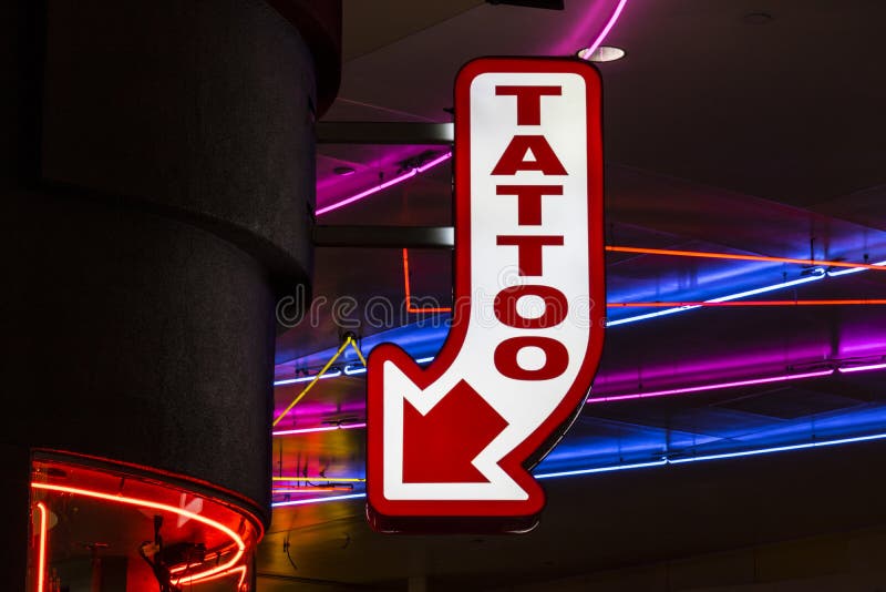 Van het de stijlneon van Las Vegas van de de Tatoegeringswinkel Teken II stock afbeelding Van het de stijlneon van Las Vegas van de de Tatoegeringswinkel Teken II stock afbeelding