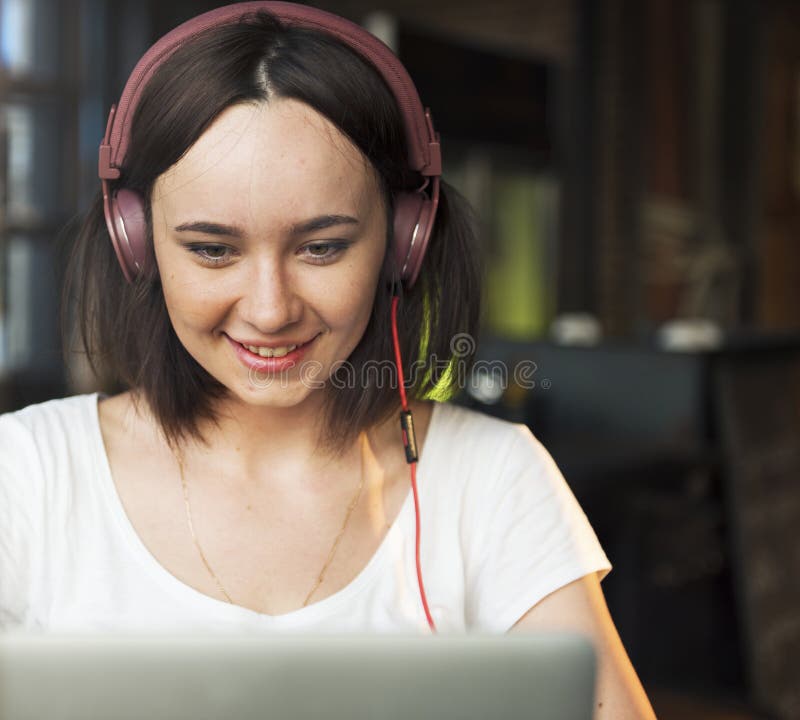 Van het de Verbindings het Digitale Apparaat van vrouwenvrouwen Concept van Internet stock foto Van het de Verbindings het Digitale Apparaat van vrouwenvrouwen Concept van Internet stock foto