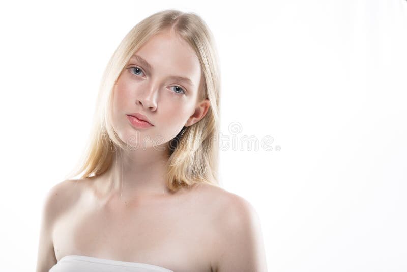 Van het het gezichtsportret van de schoonheidsvrouw dichte omhooggaand Mooi modelGirl met P royalty-vrije stock afbeelding Van het het gezichtsportret van de schoonheidsvrouw dichte omhooggaand Mooi modelGirl met P royalty-vrije stock afbeelding