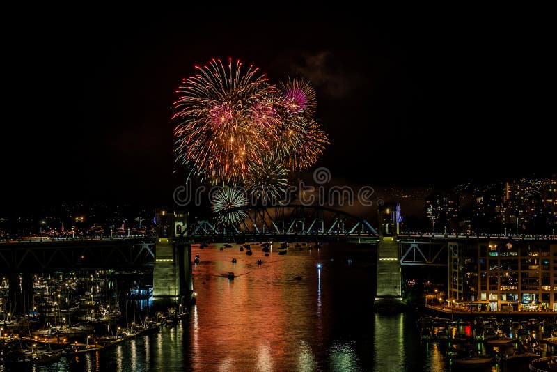 VANCOUVER, CANADA - AUGUSTUS 3, 2019: Honda-de Viering van het Lichte team van Kroatië voert vuurwerk in Vancouver uit royalty-vrije stock afbeeldingen VANCOUVER, CANADA - AUGUSTUS 3, 2019: Honda-de Viering van het Lichte team van Kroatië voert vuurwerk in Vancouver uit royalty-vrije stock afbeeldingen