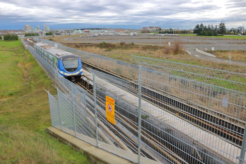 Vancouver Skytrain en Openbare Doorgang stock afbeelding Vancouver Skytrain en Openbare Doorgang stock afbeelding