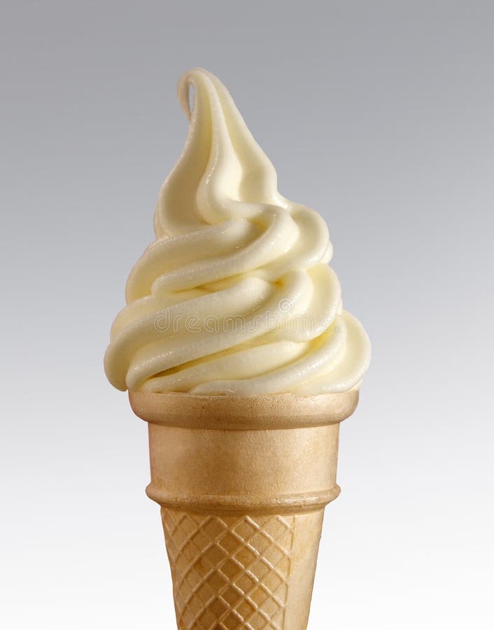 Vanilka mäkké slúžiť zmrzlina na tmavom pozadí.