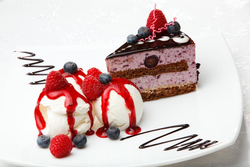 Vanilla ice cream with berries and cake royalty free stock images Vanilla ice cream with berries and cake royalty free stock images